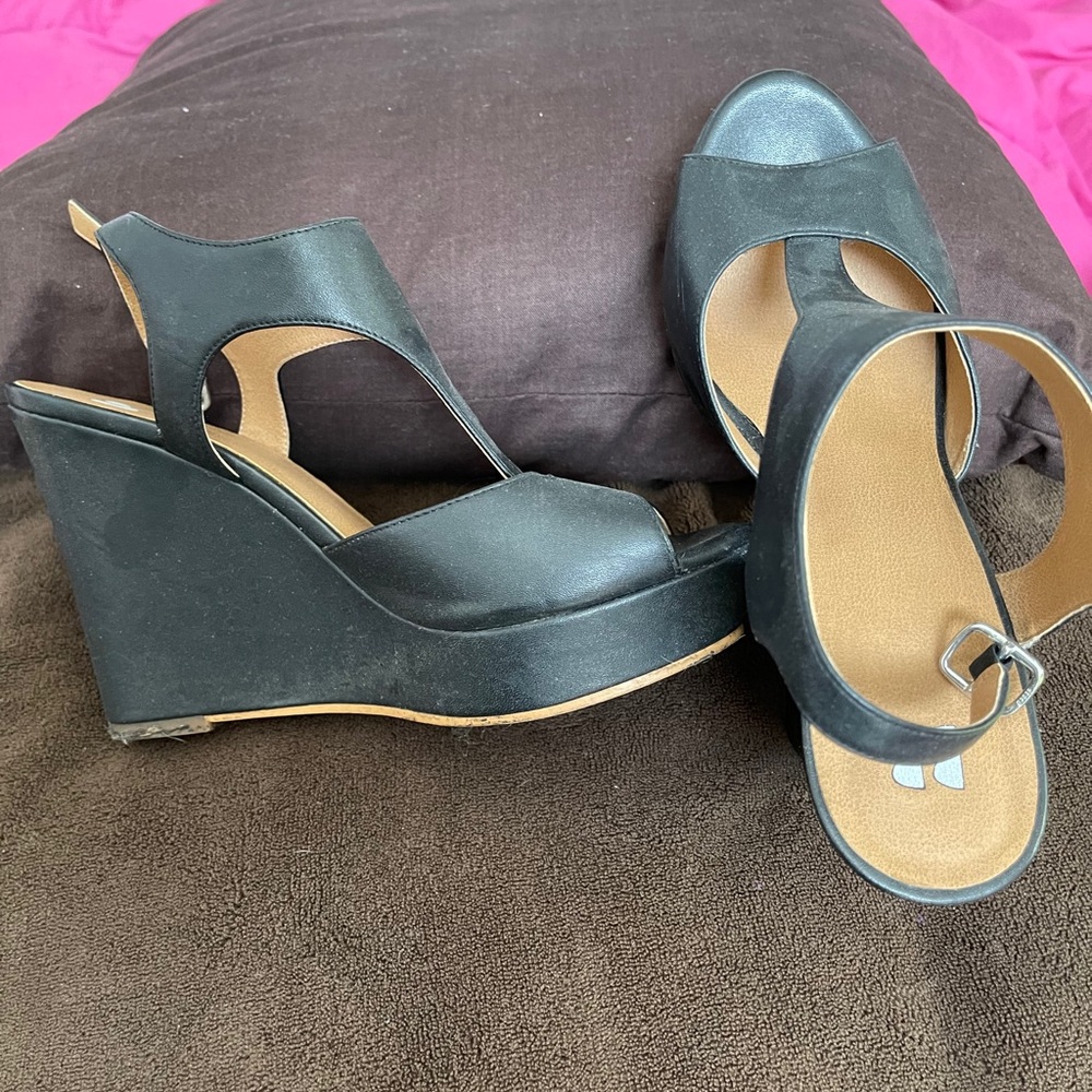 Shoes - Picture 2 of 2